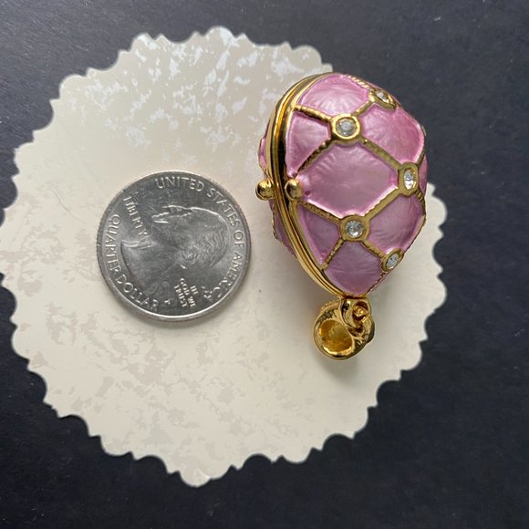 VINTAGE Egg Pendant - Picture 2 of 5